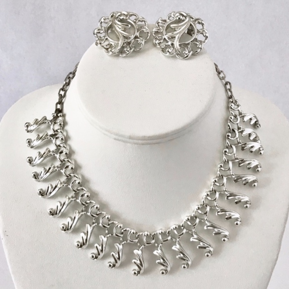 Vintage Retro Sarah Coventry Silver Leaf Choker/Collar & Earrings Set
